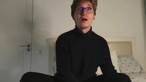 Snapshot of shirizo chatting on April 2026 06:42:01 PM Matthew online show from April 2026 06:42:01 PM