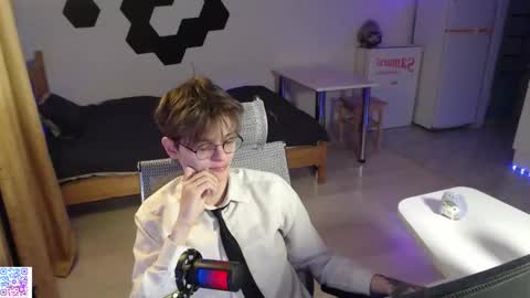 shiromy_ online show from November 2025 05:25:01 PM