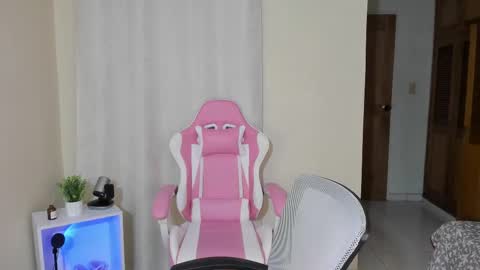  kendal  online show from February 2025 08:47:01 PM