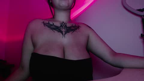 Snapshot of shopie_hank chatting on December 2024 03:15:01 AM Shopie Hank online show from December 2024 03:15:01 AM