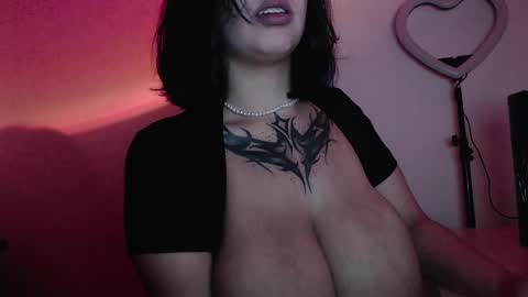 Snapshot of shopie_hank chatting on December 2024 02:53:01 AM Shopie Hank online show from December 2024 02:53:01 AM