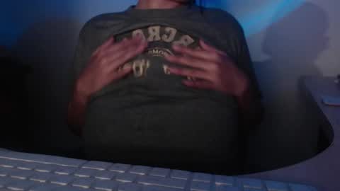 Snapshot of shopie_hank chatting on December 2024 01:28:02 AM Shopie Hank online show from December 2024 01:28:02 AM