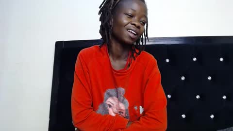 shortnswee56 online show from November 2025 06:56:02 AM