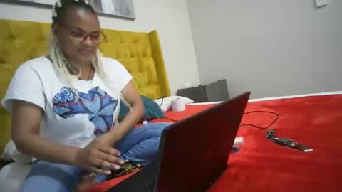 Snapshot of shotofmocha chatting on September 2025 04:40:02 PM shotofmocha online show from September 2025 04:40:02 PM