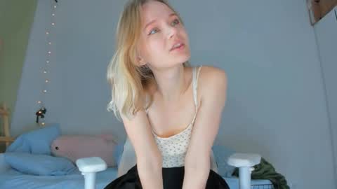 Snapshot of showmejenny chatting on March 2026 03:12:01 AM jennywoody online show from March 2026 03:12:01 AM