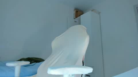 Snapshot of showmejenny chatting on April 2026 04:05:02 AM jennywoody online show from April 2026 04:05:02 AM