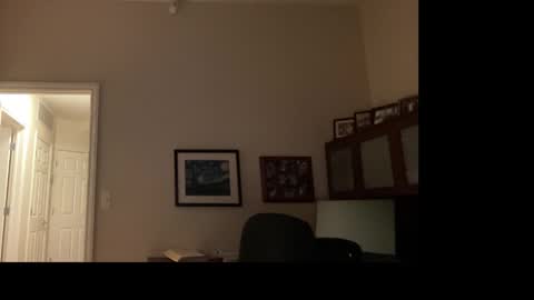 Chicago Guy online show from April 2026 04:17:01 AM