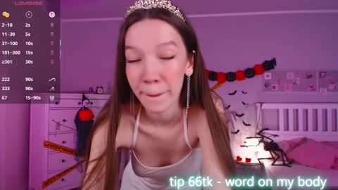 Neila online show from October 2025 02:07:01 PM