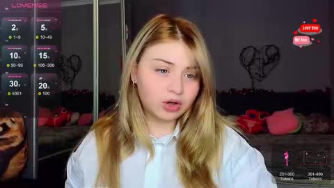 Snapshot of shy_blondiee chatting on February 2025 11:54:02 PM Molly online show from February 2025 11:54:02 PM