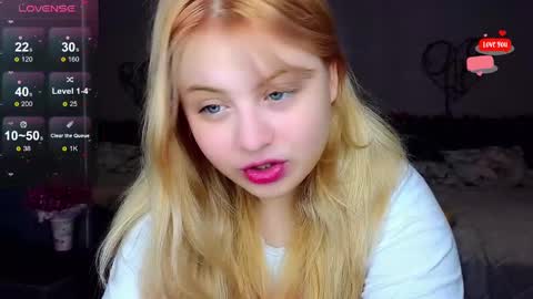 Snapshot of shy_blondiee chatting on February 2025 12:05:02 AM Molly online show from February 2025 12:05:02 AM