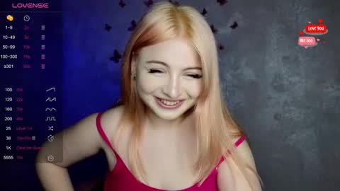 Snapshot of shy_blondiee chatting on September 2025 07:58:02 PM Molly online show from September 2025 07:58:02 PM