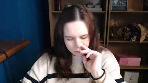 shy_lil online show from December 2025 01:17:01 PM