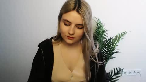 Snapshot of shy_sabrina_ chatting on April 2026 09:15:01 AM shy_sabrina_ online show from April 2026 09:15:01 AM