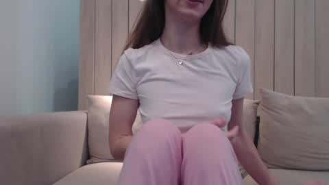 shy_schoolgirl_ online show from March 2025 01:49:01 PM