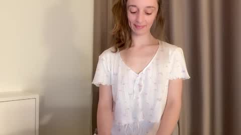 Snapshot of shy_schoolgirl_ chatting on May 2026 06:13:01 PM shy_schoolgirl_ online show from May 2026 06:13:01 PM