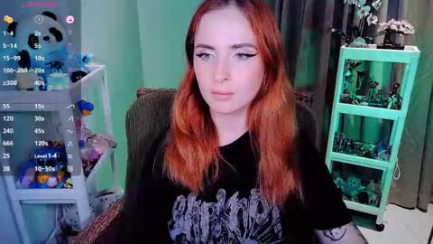 Snapshot of shyfoxxxy chatting on April 2026 05:50:01 PM Effie online show from April 2026 05:50:01 PM
