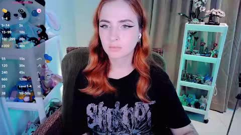 Snapshot of shyfoxxxy chatting on April 2026 04:17:01 AM Effie online show from April 2026 04:17:01 AM
