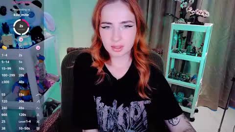 Snapshot of shyfoxxxy chatting on May 2026 07:06:02 AM Effie online show from May 2026 07:06:02 AM