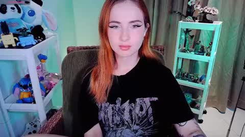 Snapshot of shyfoxxxy chatting on May 2026 06:33:02 AM Effie online show from May 2026 06:33:02 AM