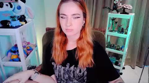 Snapshot of shyfoxxxy chatting on May 2026 06:08:01 AM Effie online show from May 2026 06:08:01 AM