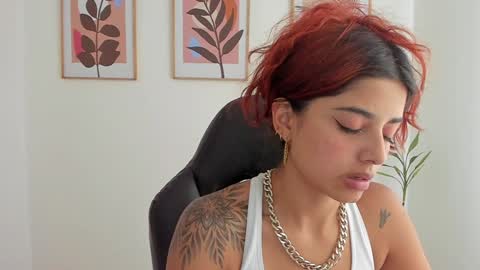 Snapshot of shylittlebunny chatting on January 2025 06:28:01 PM shylittlebunny online show from January 2025 06:28:01 PM