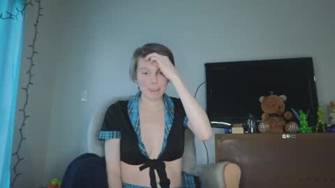 Snapshot of shyohiogirl chatting on January 2025 12:45:02 PM Hippie online show from January 2025 12:45:02 PM