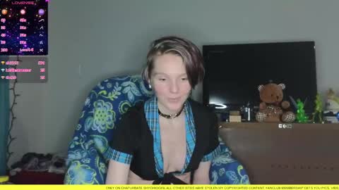 Snapshot of shyohiogirl chatting on January 2025 08:43:01 AM Hippie online show from January 2025 08:43:01 AM