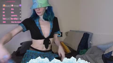 Snapshot of shyohiogirl chatting on March 2026 04:54:01 PM Hippie online show from March 2026 04:54:01 PM