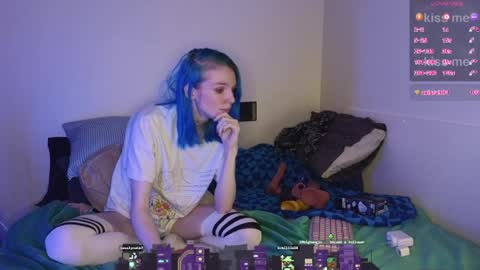 Snapshot of shyohiogirl chatting on April 2026 02:17:02 AM Hippie online show from April 2026 02:17:02 AM