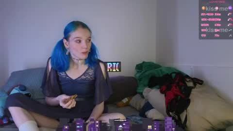 Snapshot of shyohiogirl chatting on April 2026 03:42:02 AM Hippie online show from April 2026 03:42:02 AM