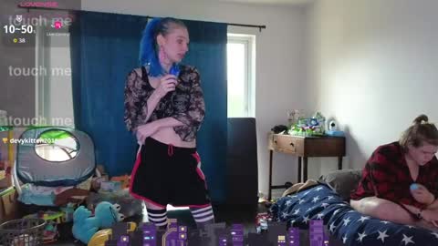 Snapshot of shyohiogirl chatting on April 2026 05:41:02 PM Hippie online show from April 2026 05:41:02 PM