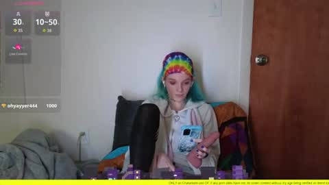 Snapshot of shyohiogirl chatting on June 2026 09:35:02 PM Hippie online show from June 2026 09:35:02 PM