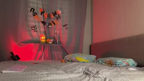 Amelia online show from October 2025 07:15:02 PM