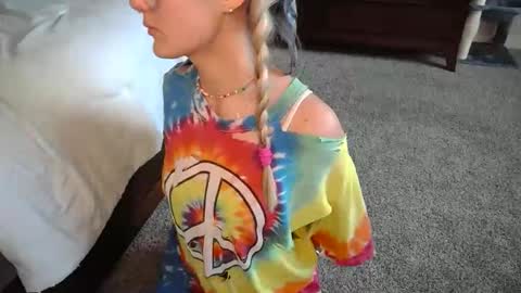 Snapshot of shyy_petitebaby chatting on November 2025 03:57:01 PM shypetitebaby online show from November 2025 03:57:01 PM