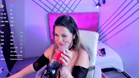 Mia online show from December 2024 07:06:02 AM