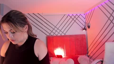 Mia online show from December 2024 07:08:01 AM