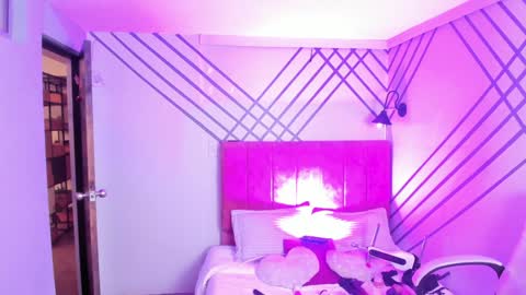 Mia online show from January 2025 03:27:02 AM