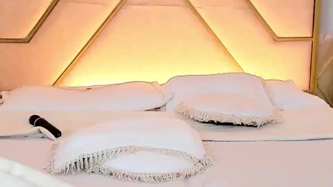 Siara and Zoe tattoo online show from December 2025 10:50:01 PM