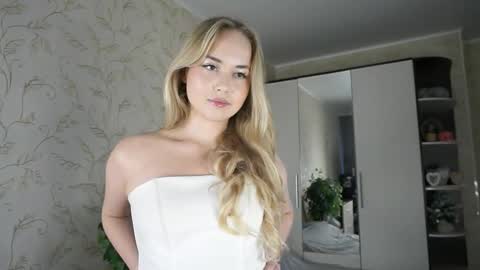 Snapshot of sidneyhodsdon chatting on October 2025 11:55:02 AM Elizabeth online show from October 2025 11:55:02 AM