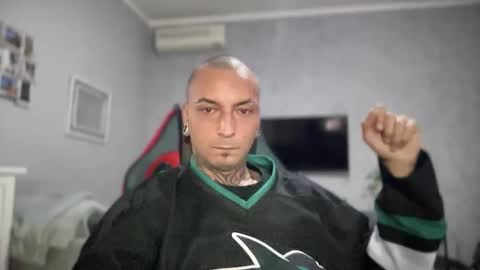 Snapshot of sidvicious23cm chatting on October 2025 05:42:01 PM sidvicious23cm online show from October 2025 05:42:01 PM