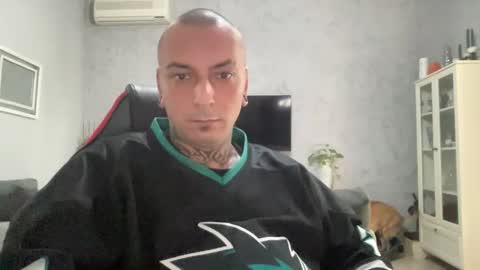 sidvicious23cm online show from November 2025 11:32:02 AM