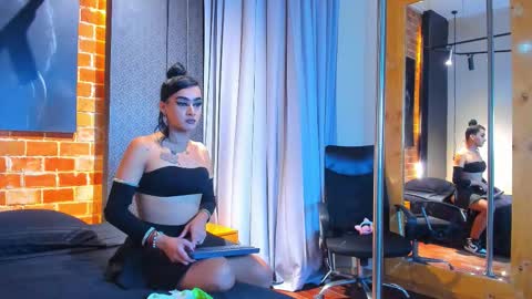 Snapshot of sienna_dark chatting on March 2026 11:27:01 AM SinnaDark online show from March 2026 11:27:01 AM