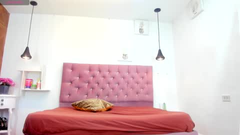 Snapshot of sienna_glow chatting on September 2025 12:28:02 PM sienna_glow online show from September 2025 12:28:02 PM