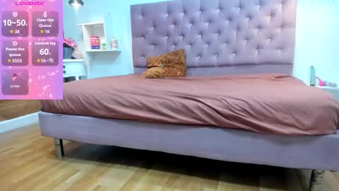 Snapshot of sienna_glow chatting on September 2025 01:12:02 PM sienna_glow online show from September 2025 01:12:02 PM