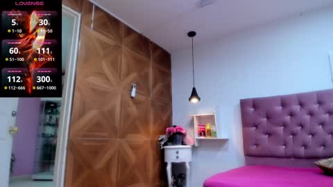 Snapshot of sienna_glow chatting on September 2025 12:09:01 PM sienna_glow online show from September 2025 12:09:01 PM