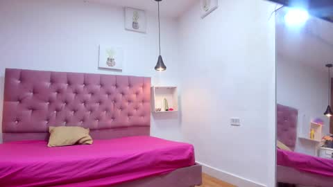 Snapshot of sienna_glow chatting on September 2025 01:38:02 PM sienna_glow online show from September 2025 01:38:02 PM