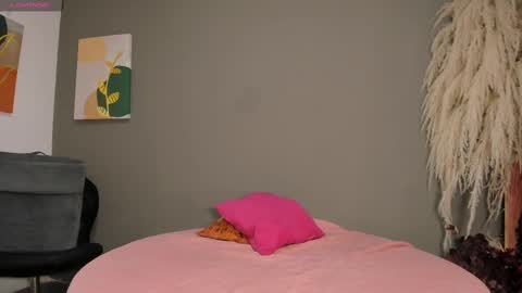 Snapshot of sienna_glow chatting on October 2025 12:36:02 PM sienna_glow online show from October 2025 12:36:02 PM