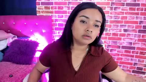 sienna_lux01 online show from April 2026 02:17:01 AM