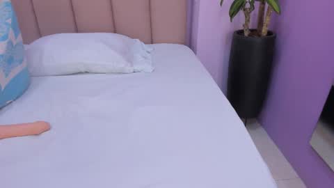 sienna_mg12 online show from November 2025 11:57:02 AM