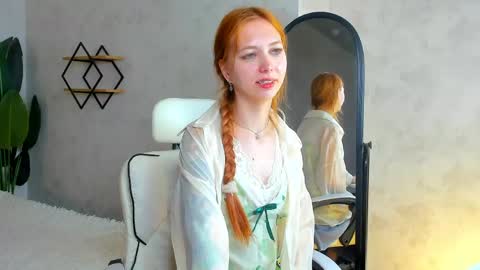 Snapshot of sienna_nyx chatting on April 2026 09:10:01 AM Sienna online show from April 2026 09:10:01 AM